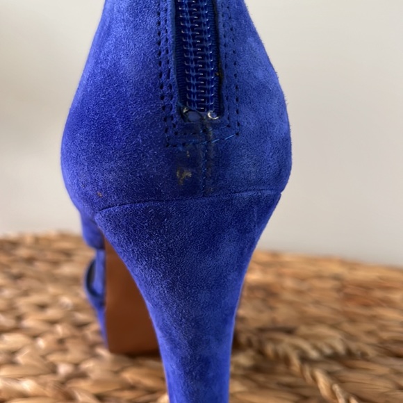 BCBG Suede Peep Toe Pumps (US 8.5) - Picture 9 of 9